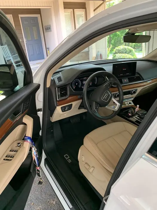 Minivan dashboard and front seats after a full interior clean
